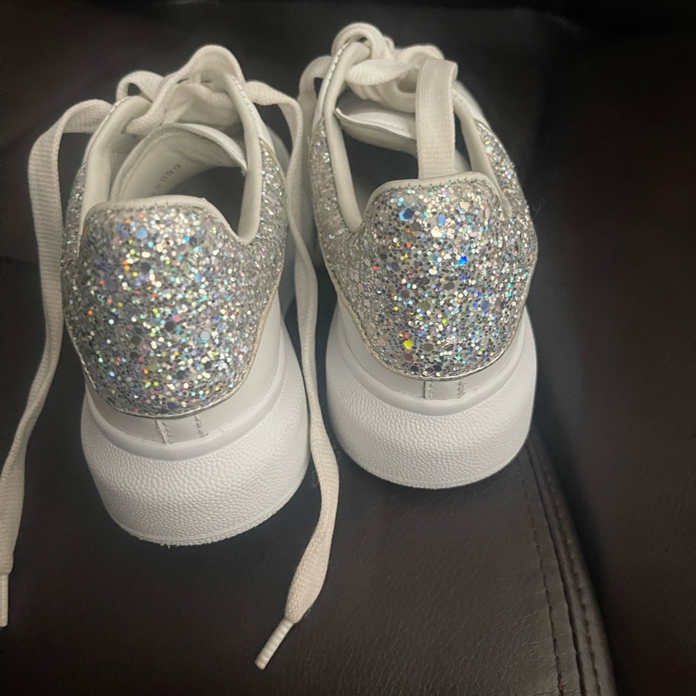 Kids McQueen white w sliver back